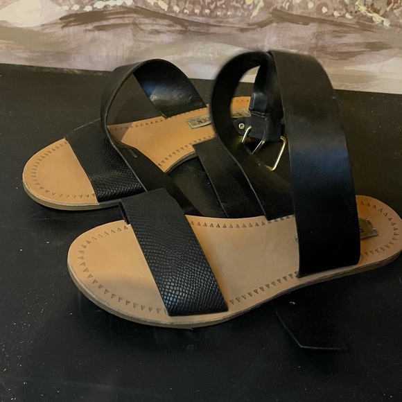 Sandals - Picture 3 of 3